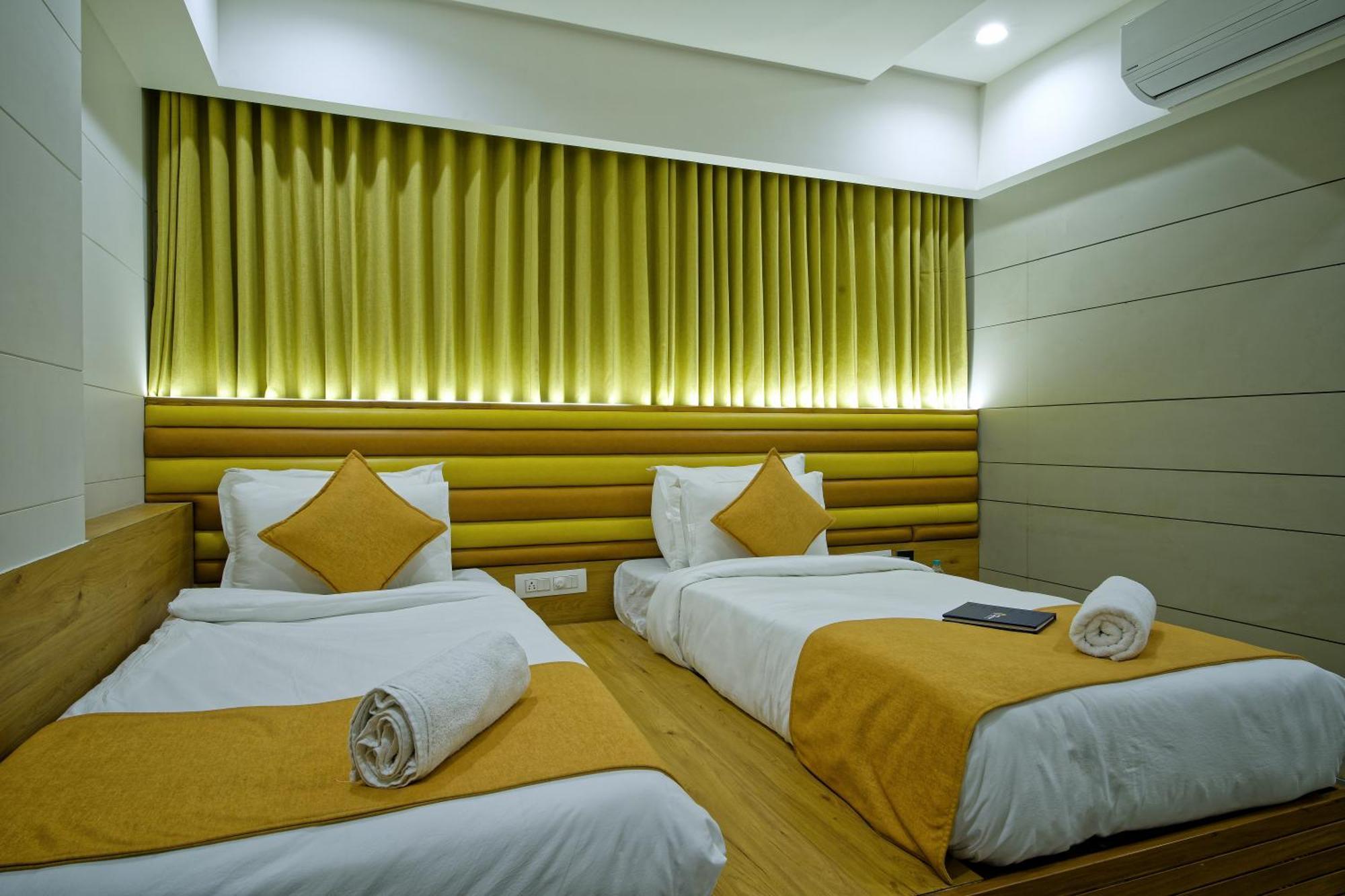 Hotel Lake Point Ahmedabad Exterior foto