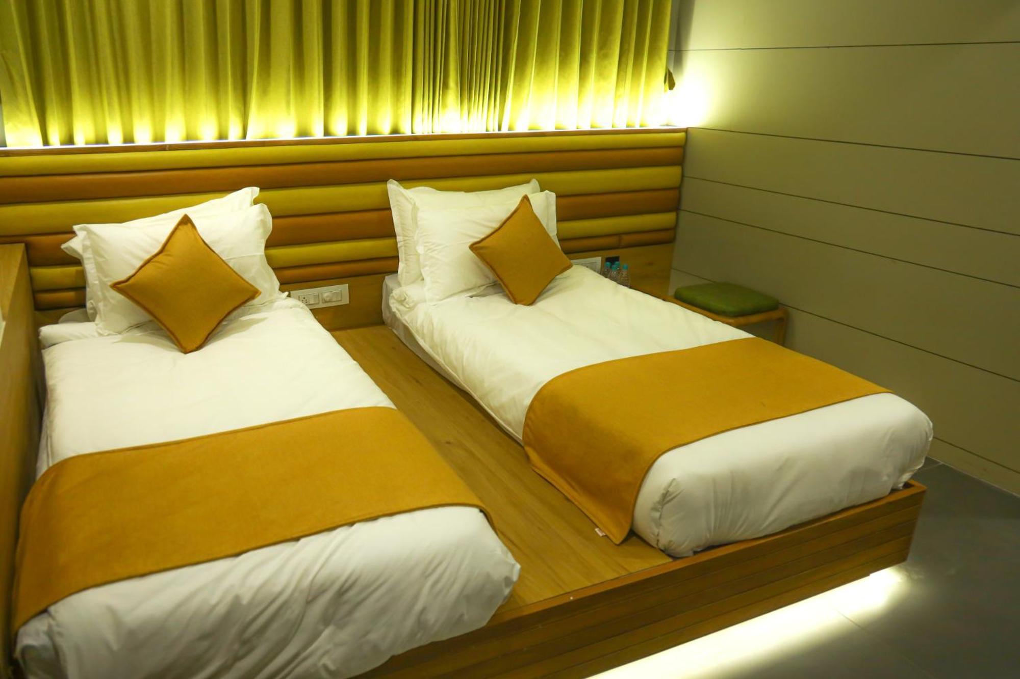 Hotel Lake Point Ahmedabad Exterior foto