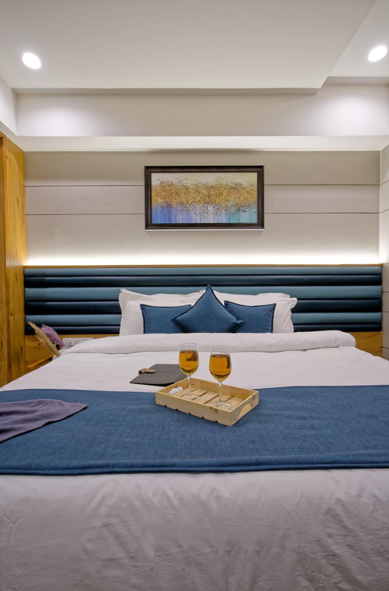 Hotel Lake Point Ahmedabad Exterior foto